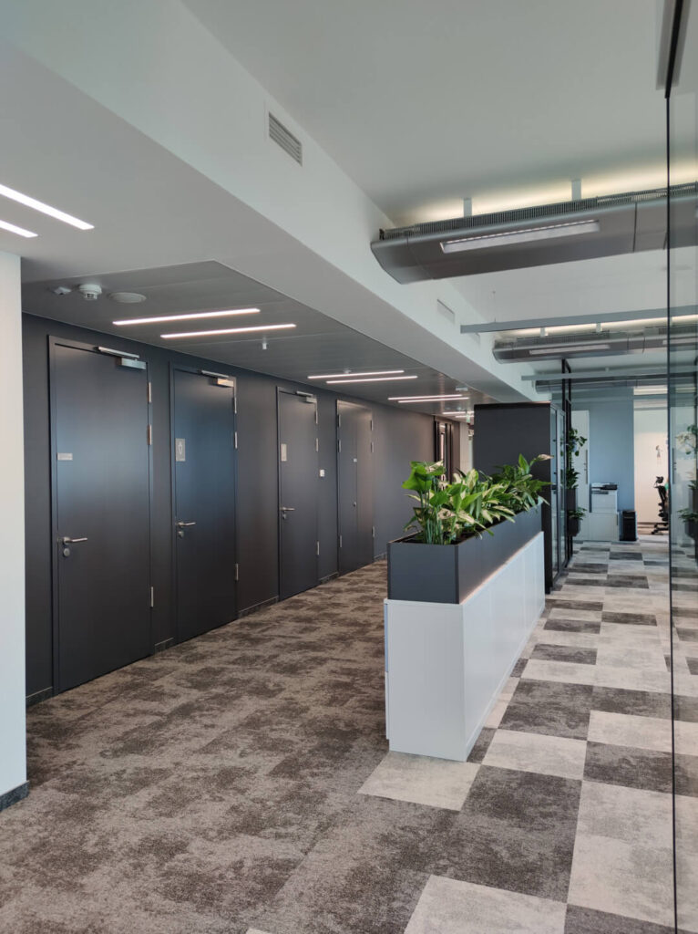 Aranżacja biura o powierzchni 611,00 m2 w budynku „myhive Nimbus” w Warszawie.